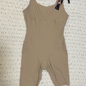 Maidenform singlet for all over shaping